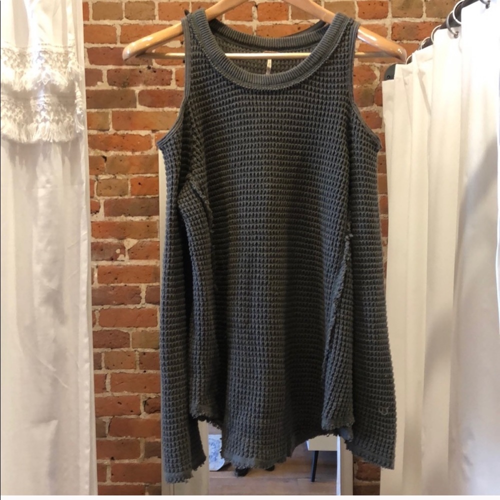 FREE PEOPLE | Sweater Cold Shoulder - Picture 2 of 4